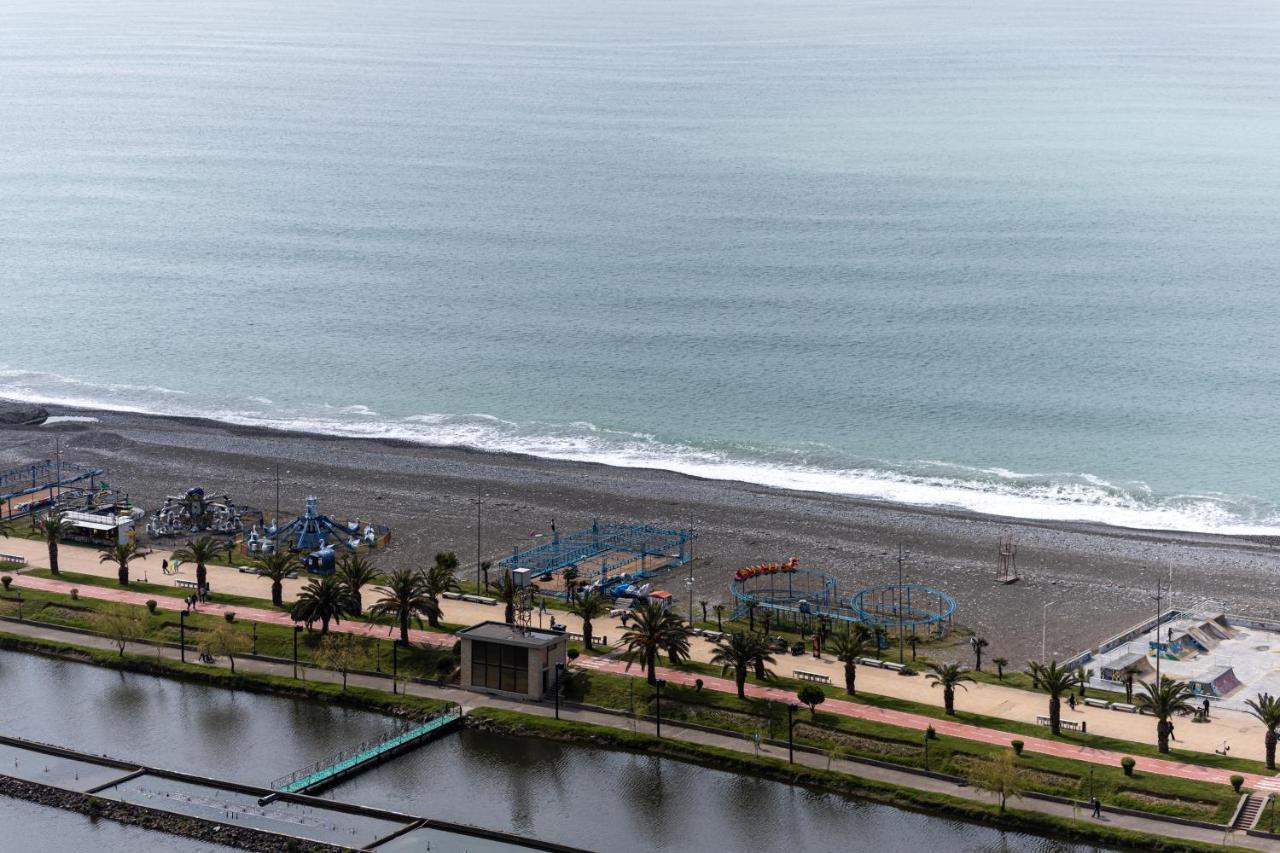 Sea Breeze In Batumi Lejlighed Eksteriør billede
