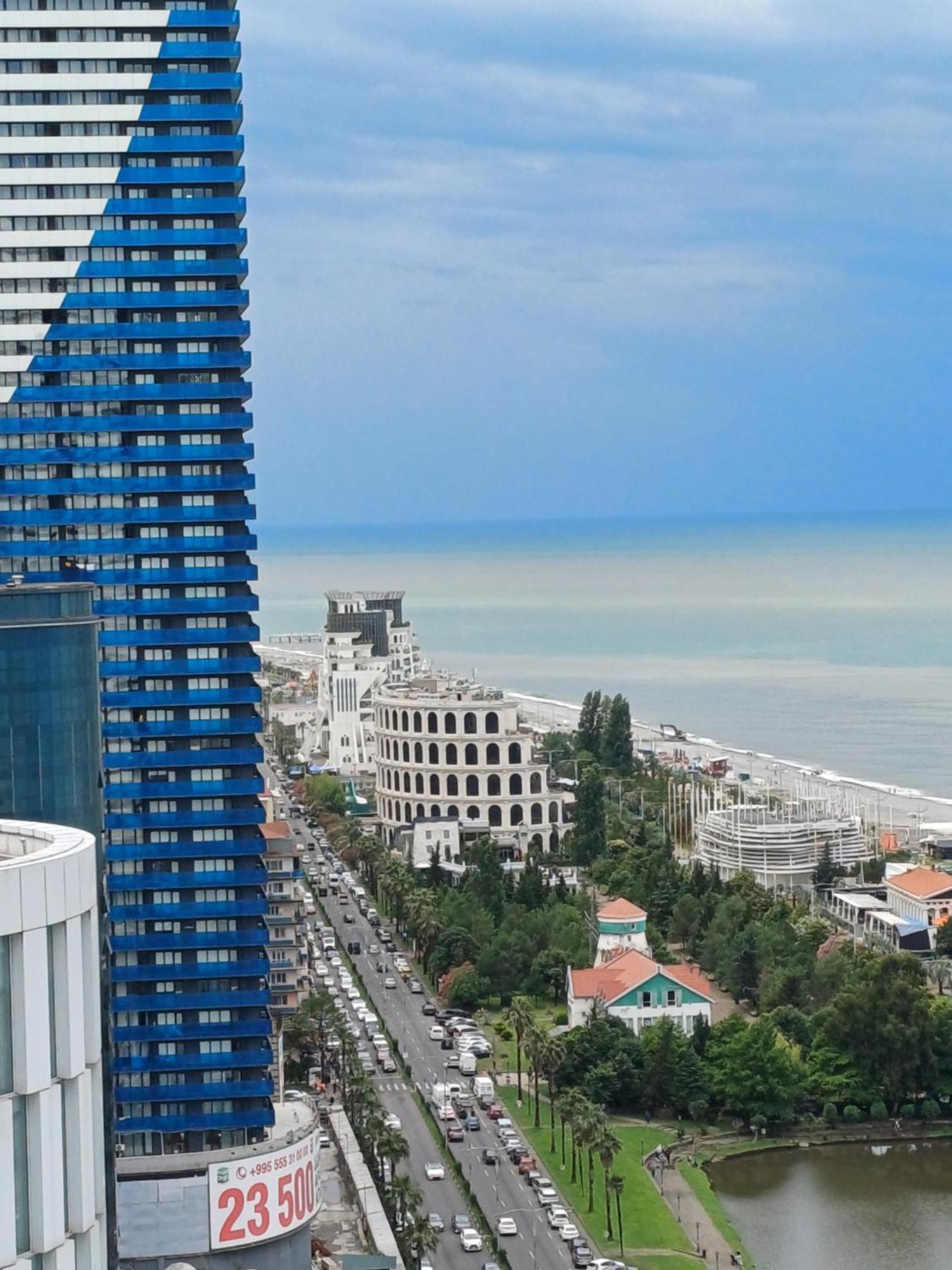 Sea Breeze In Batumi Lejlighed Eksteriør billede